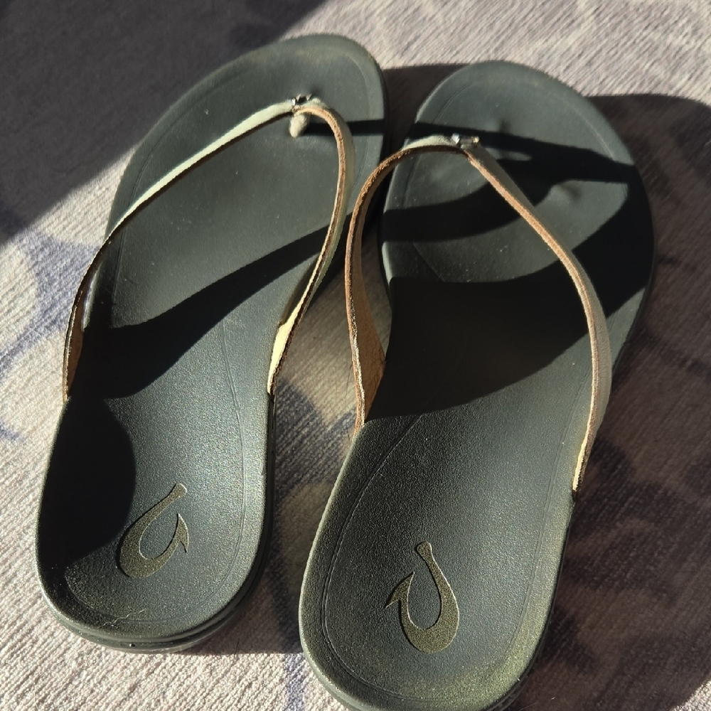 OluKai Black and Tan Women's Sandals - Picture 3 of 6